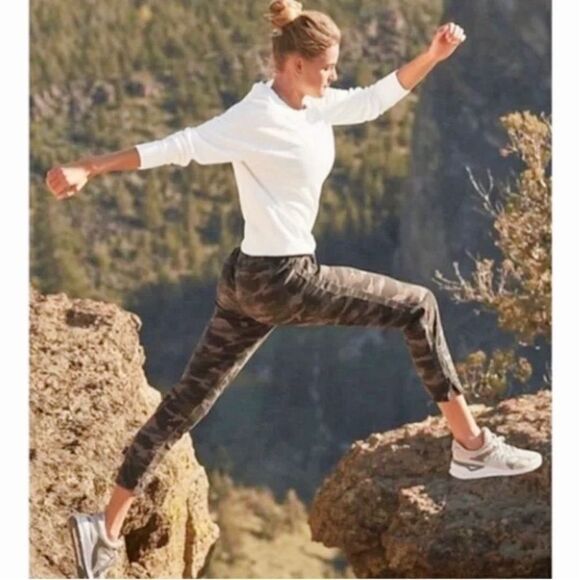 Athleta Farallon Camo Jogger - Picture 10 of 14